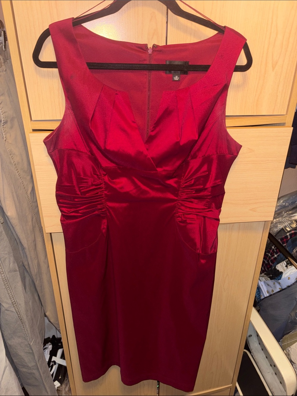 Adrianna Papell Red Sleeveless Ruched Sheath Dress